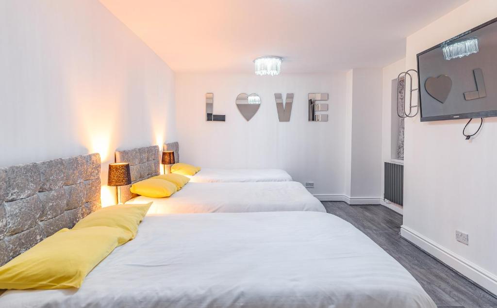 Mollet House room 1