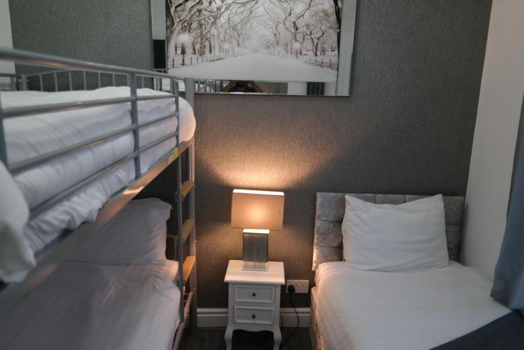 Mollet House room 3